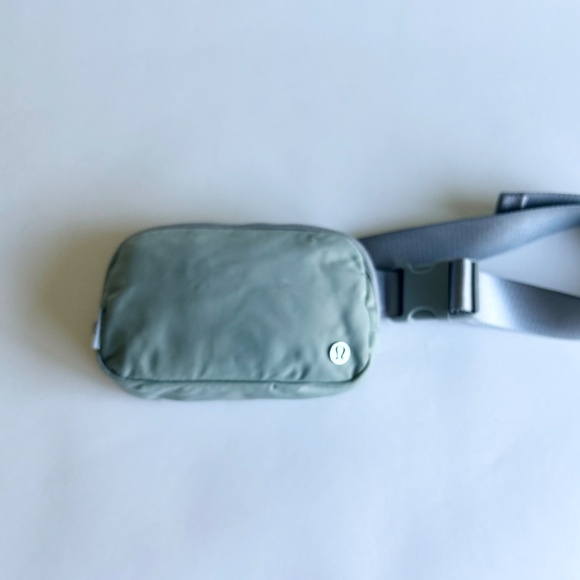 Lululemon Olive Green Nylon belt Bag One Size - Picture 2 of 10